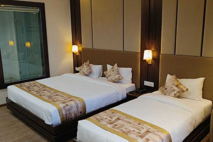 Room 7 of 9