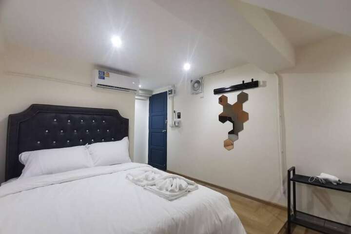Room 5 of 22