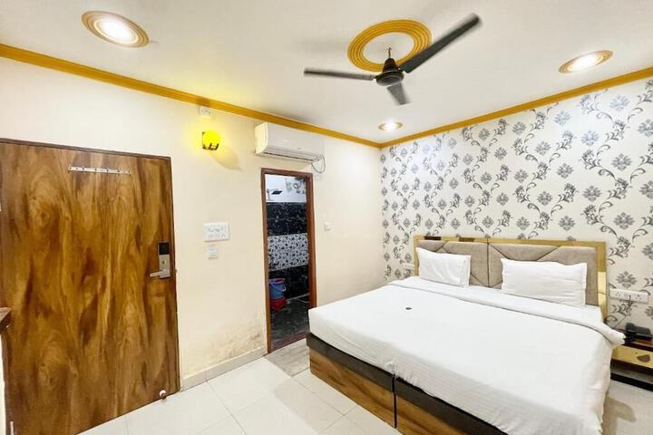Room 9 of 42