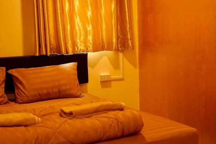 Room 4 of 11