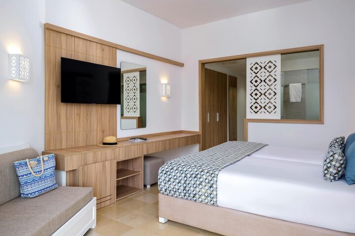 Room 3 of 48