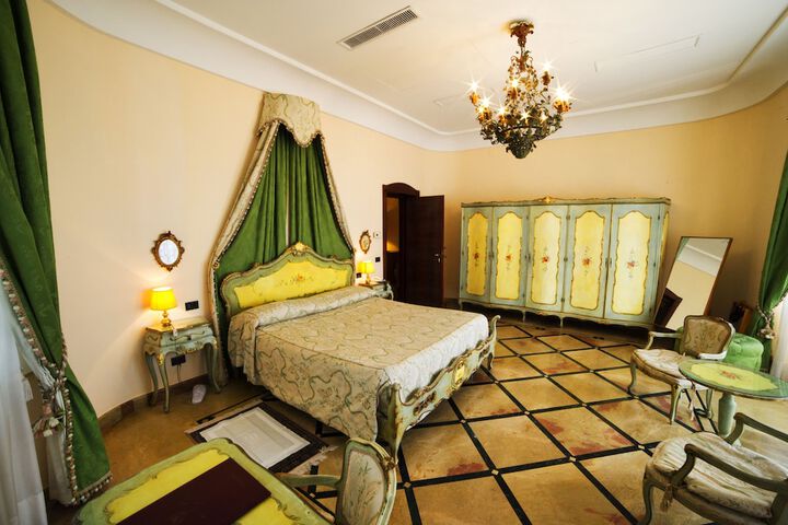 Room 25 of 67