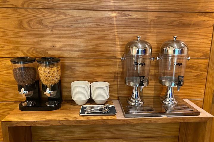 Breakfast/Coffee Service 48 of 72