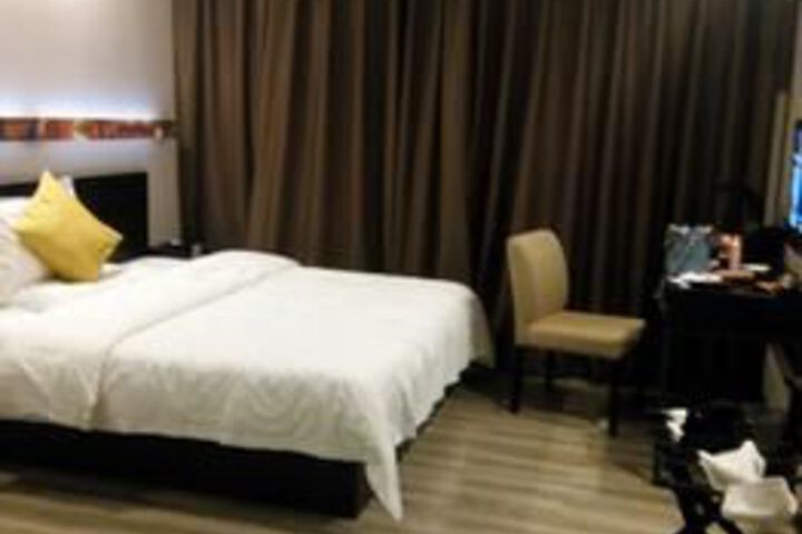 Room 4 of 11