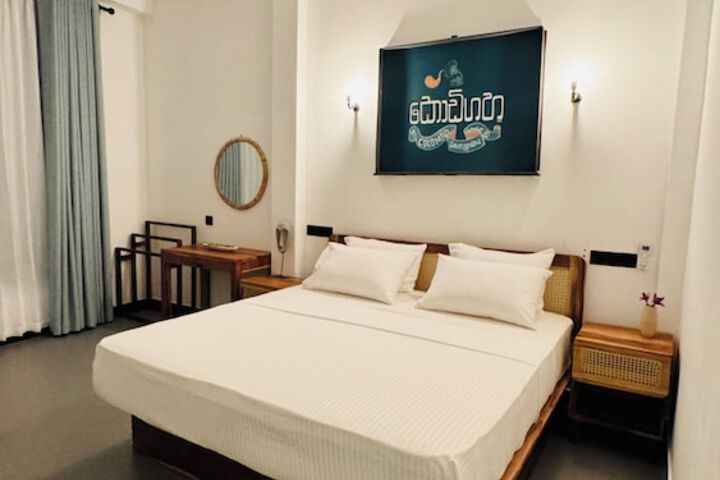 Room 4 of 32