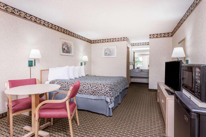 1 King Bed (6 of 11)