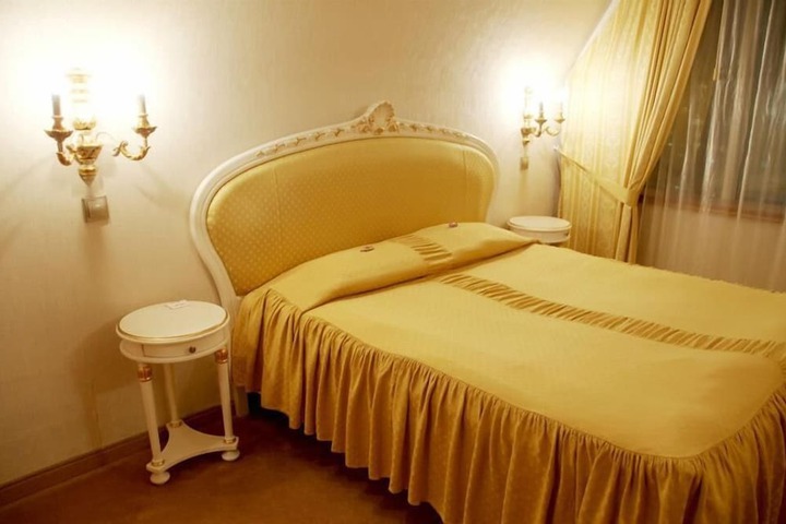 Room 4 of 36