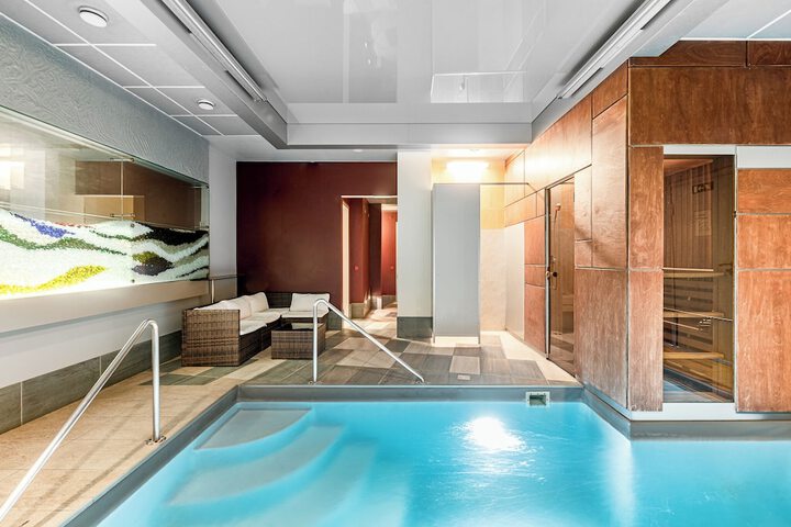 Pool 50 of 77