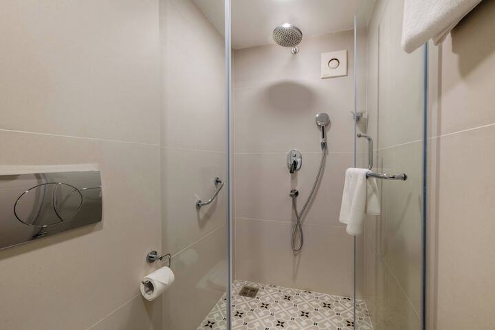 Room 153 of 226