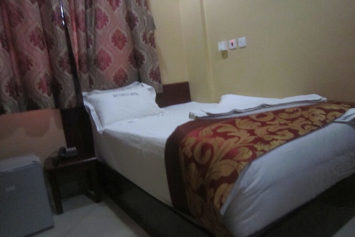 Room 9 of 33