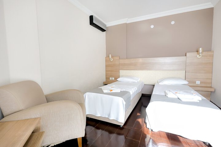 Room 25 of 27