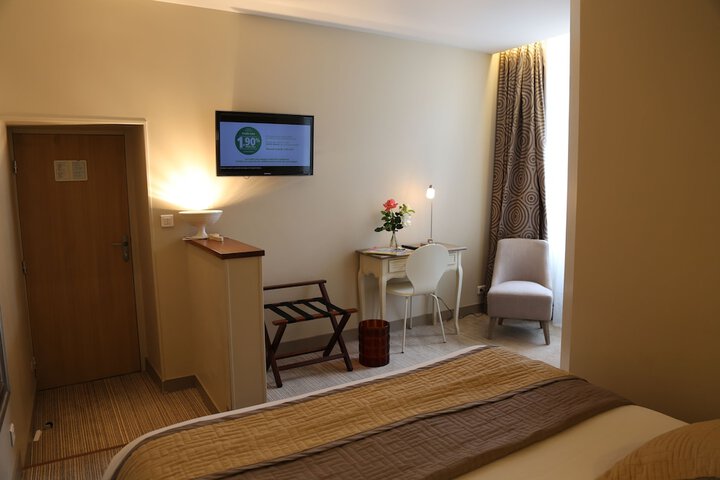Room 25 of 49