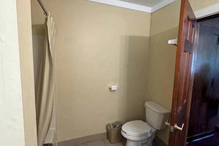 Room 34 of 46