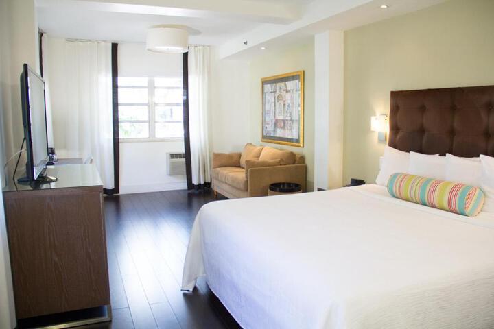 1 King Bed Suite (15 of 20)