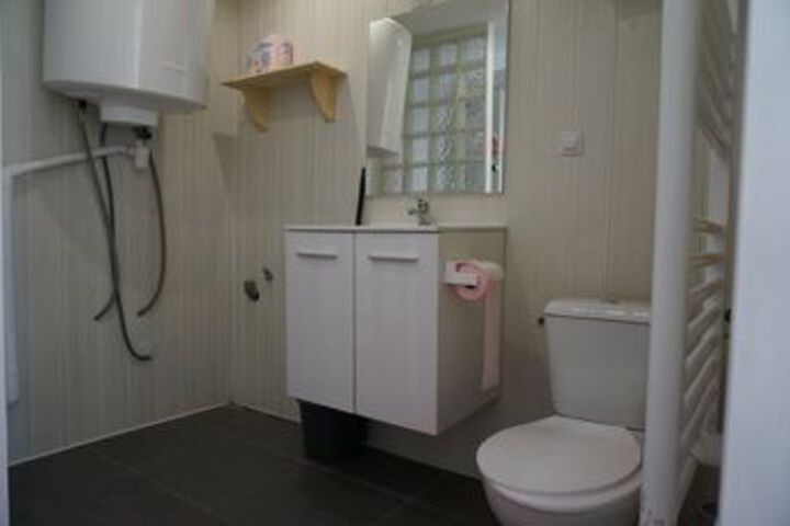 Room 5 of 49