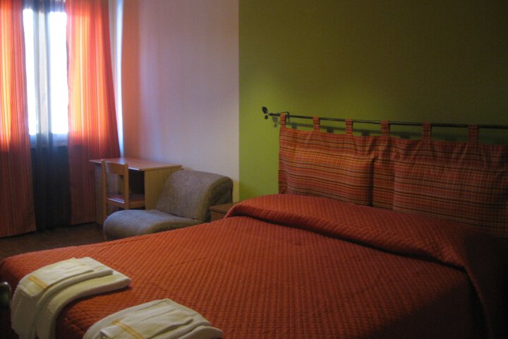 Room 7 of 8