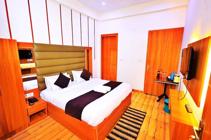 Room 6 of 7