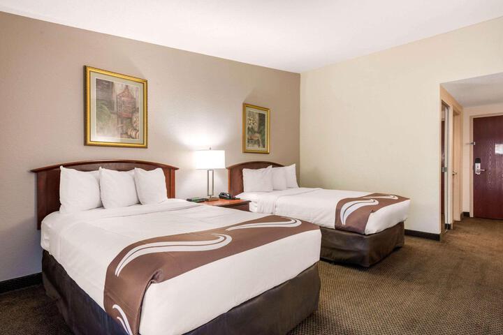 2 Double Beds Accessible (7 of 15)