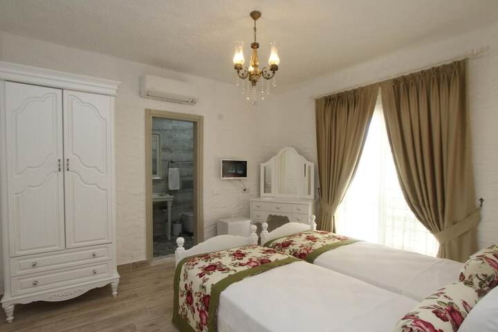 Room 10 of 23