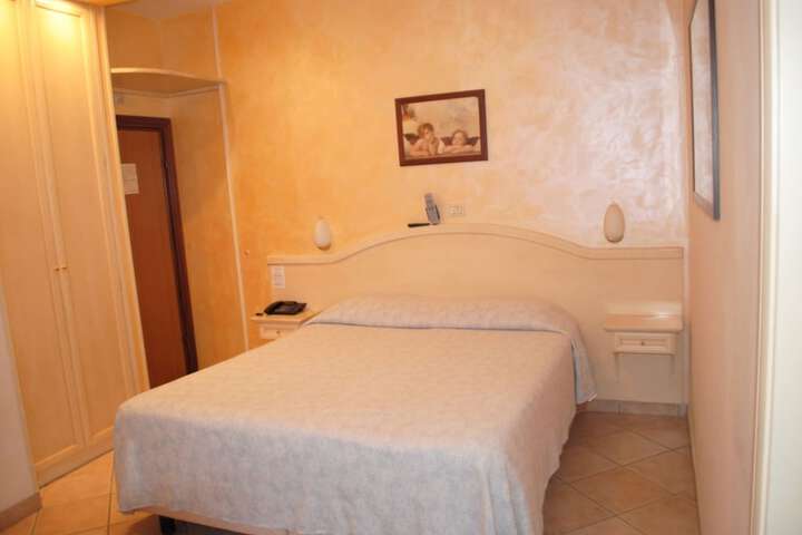 Room 6 of 26