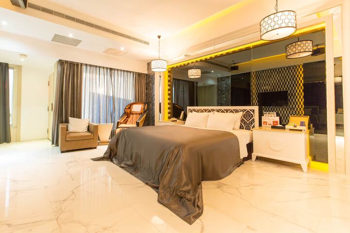 Room 12 of 91