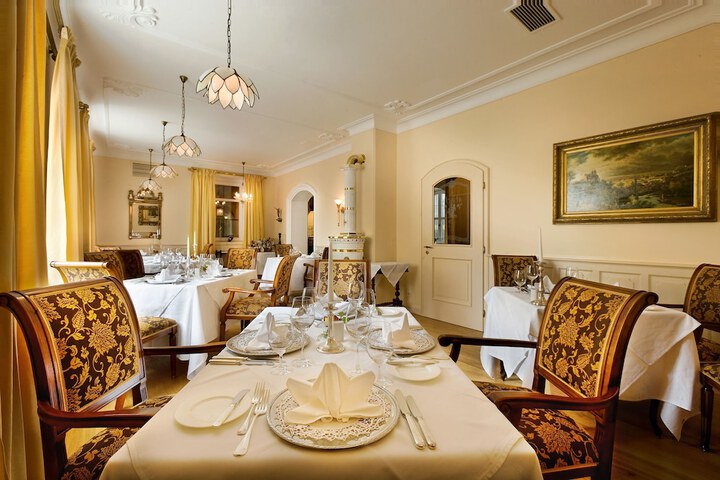 Dining 50 of 92