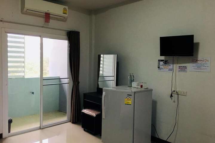 Room 10 of 16