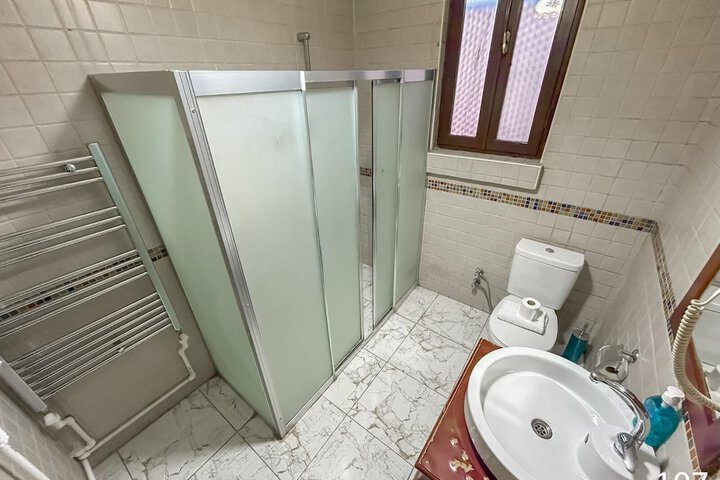Room 3 of 91