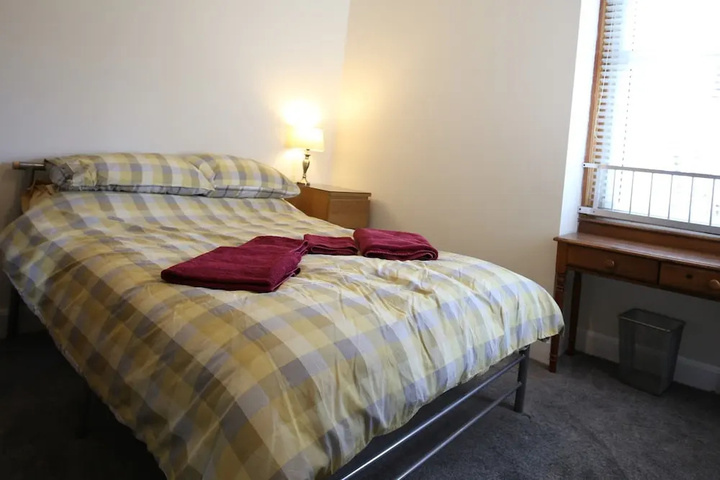 Room 2 of 9