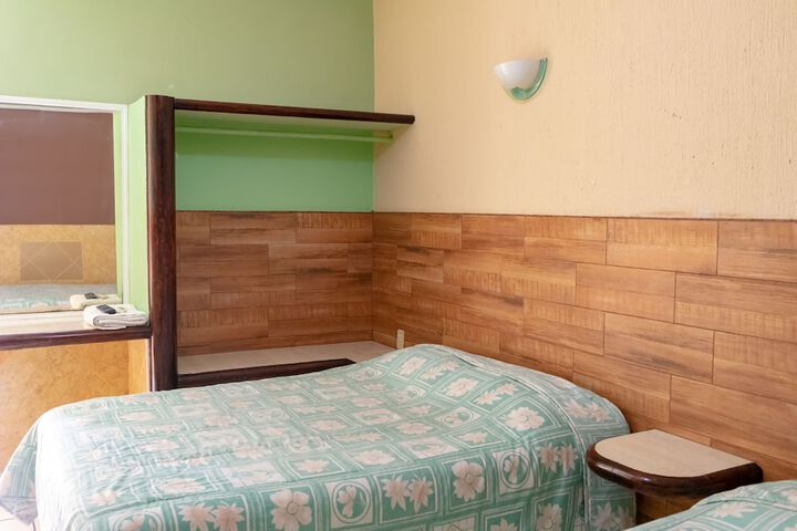 Room 4 of 17