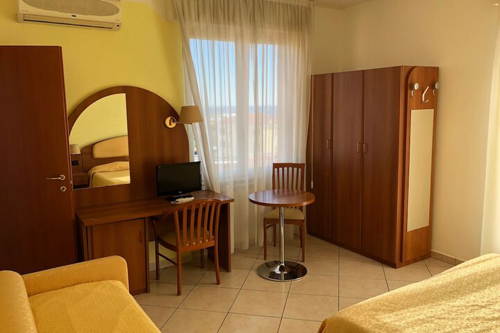 Room 12 of 63