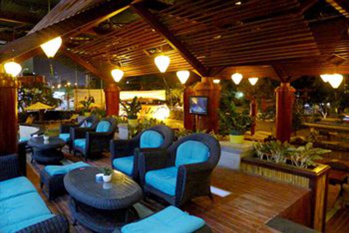 Lounge 51 of 78