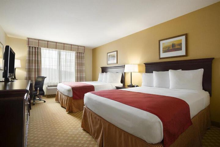 2 Queen Beds (1 of 5)