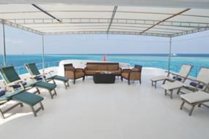 Lounge 31 of 33