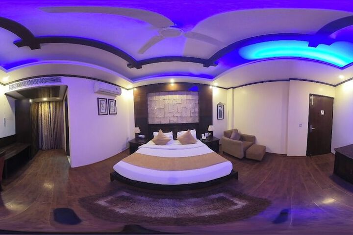 Room 8 of 28
