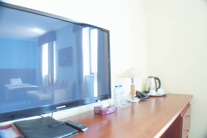 Room 8 of 76