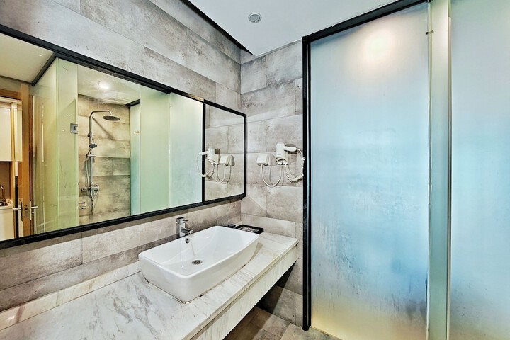 Room 21 of 30