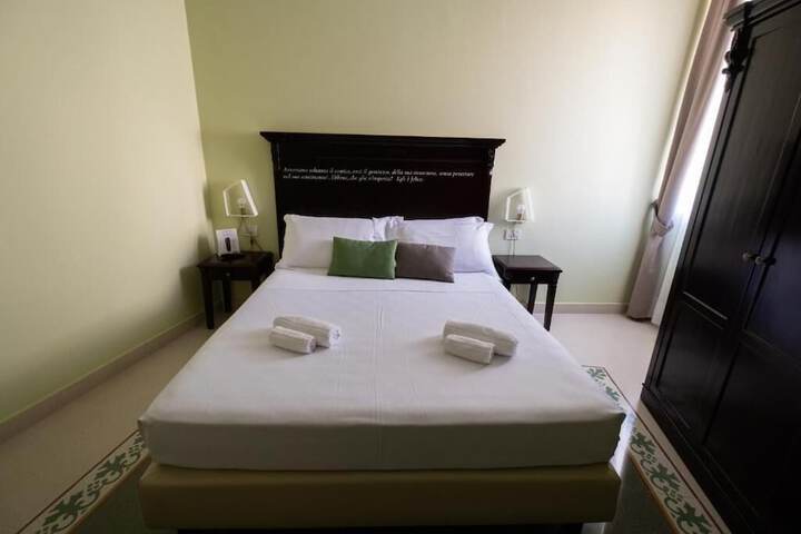 Room 10 of 46