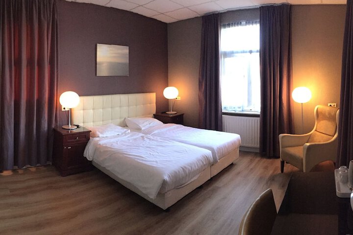 Room 9 of 31