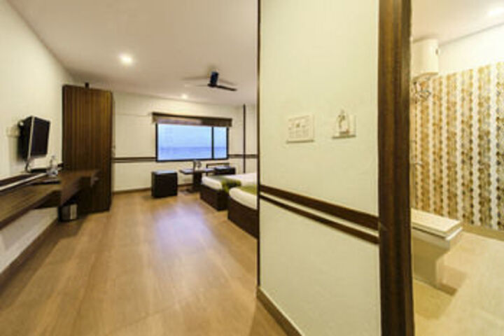Room 14 of 33