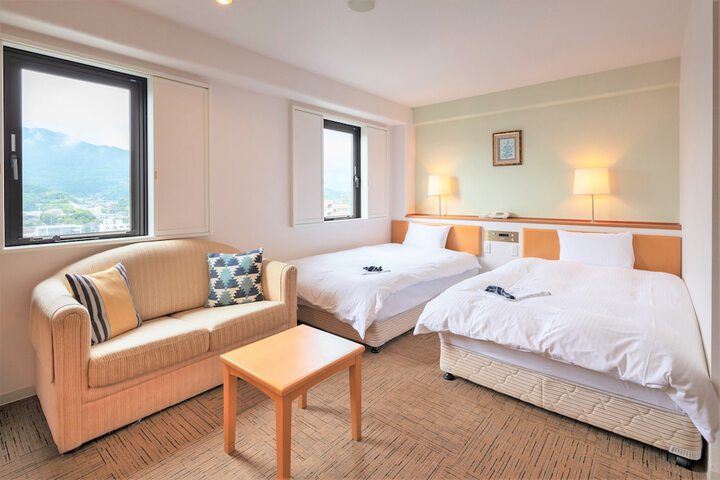 Room 10 of 51