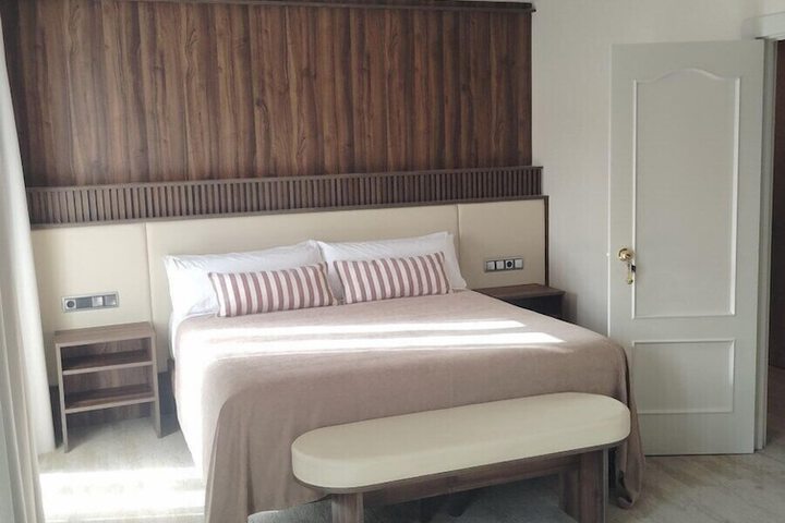 Room 10 of 16