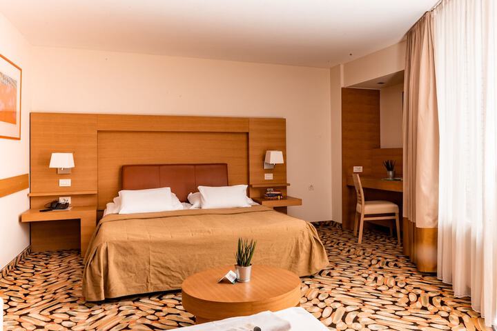 Room 3 of 81