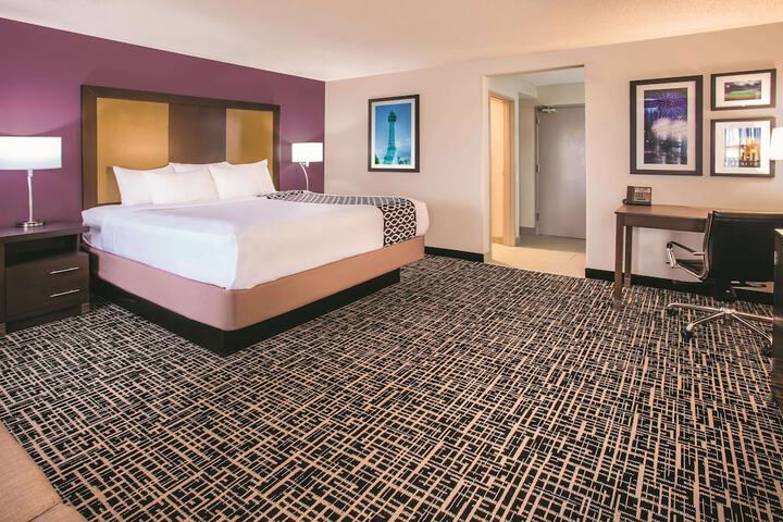 1 King Bed (7 of 14)