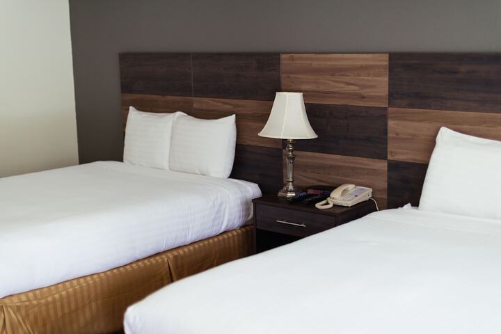 Executive Queen Bed (3 of 19)
