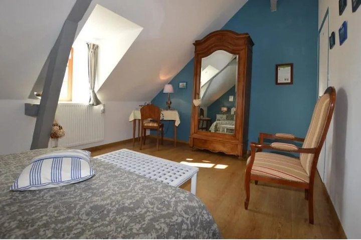 Room 5 of 12