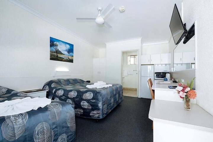 Room 3 of 34