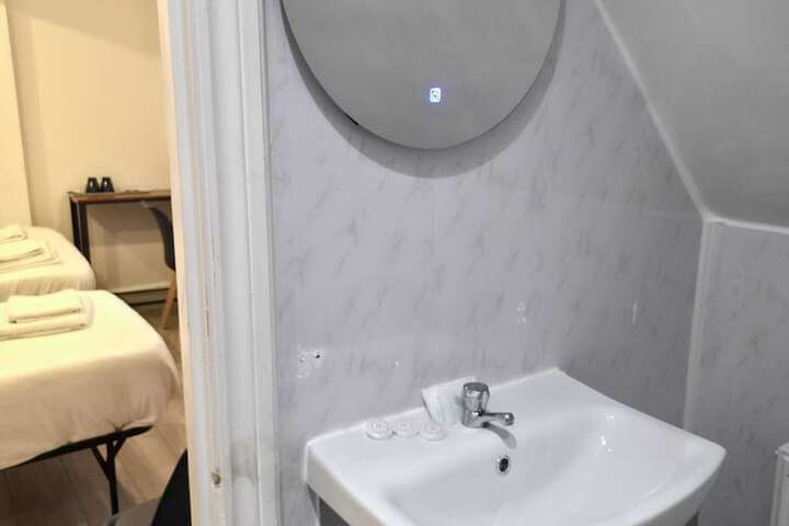 Room 104 of 117