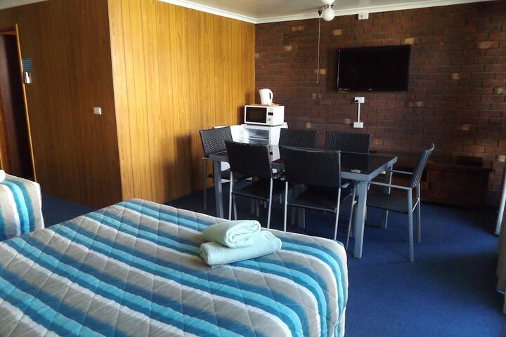 Room 13 of 50