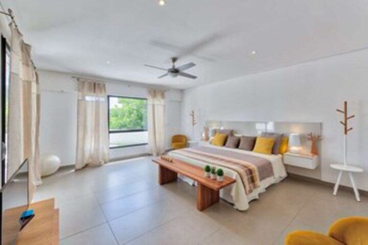 Room 10 of 20